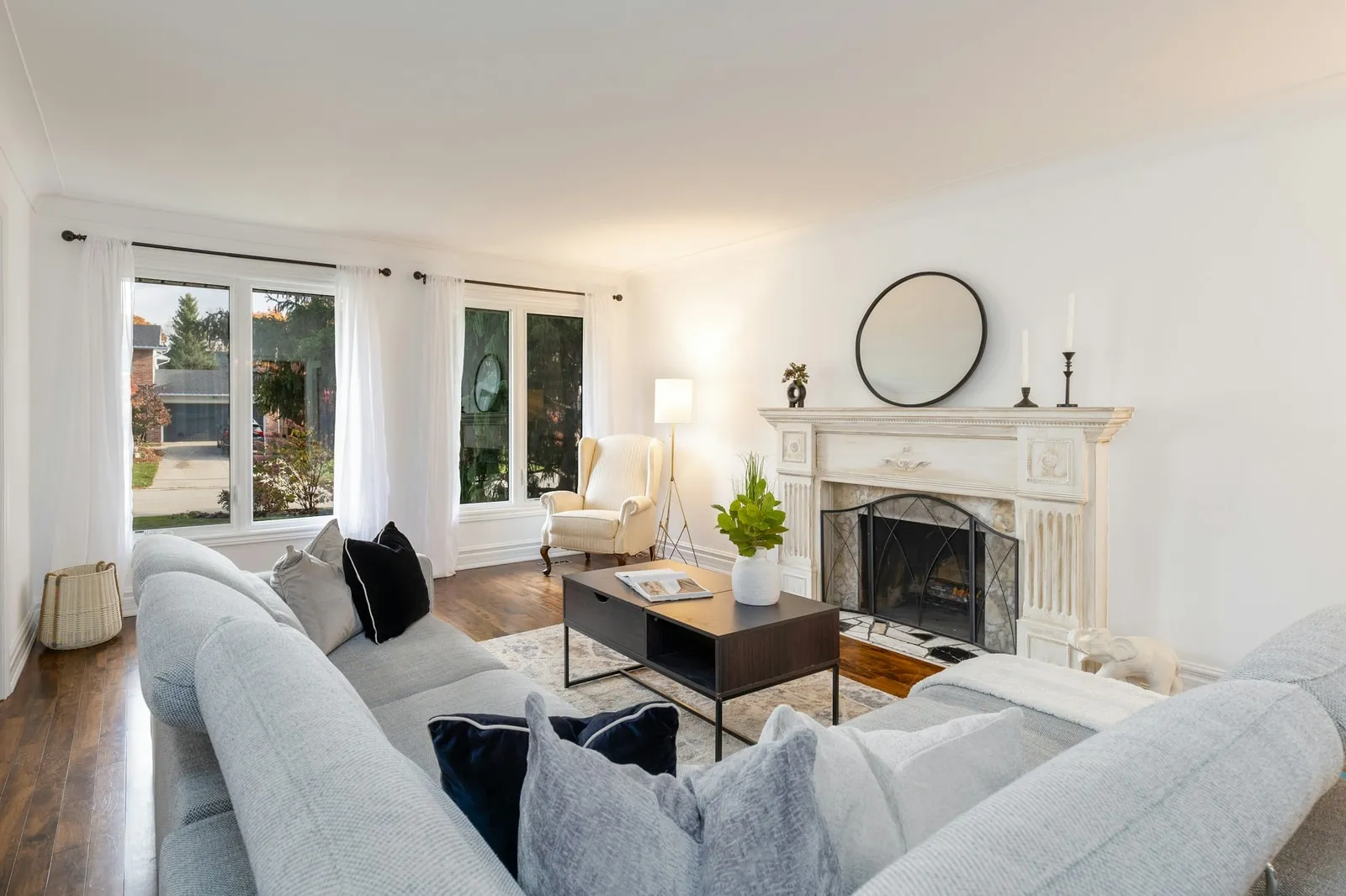 Basic HDB 4 and 5 room renovation package by Home Reno